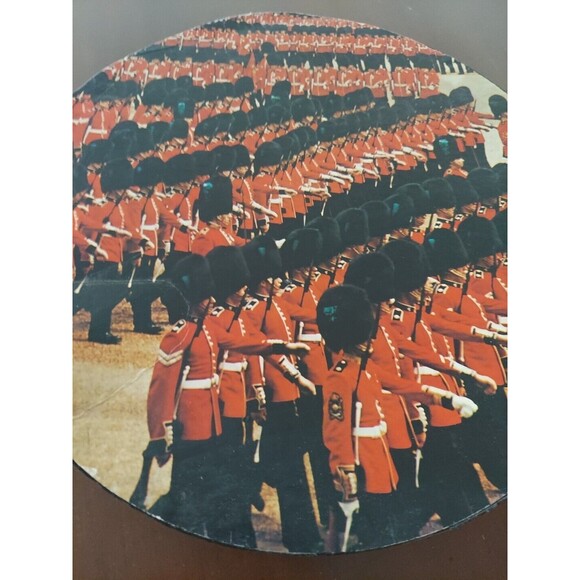 Vintage Collectible 1973  Springbok Trooping the Colour Circular Jigsaw Puzzle - Picture 8 of 11